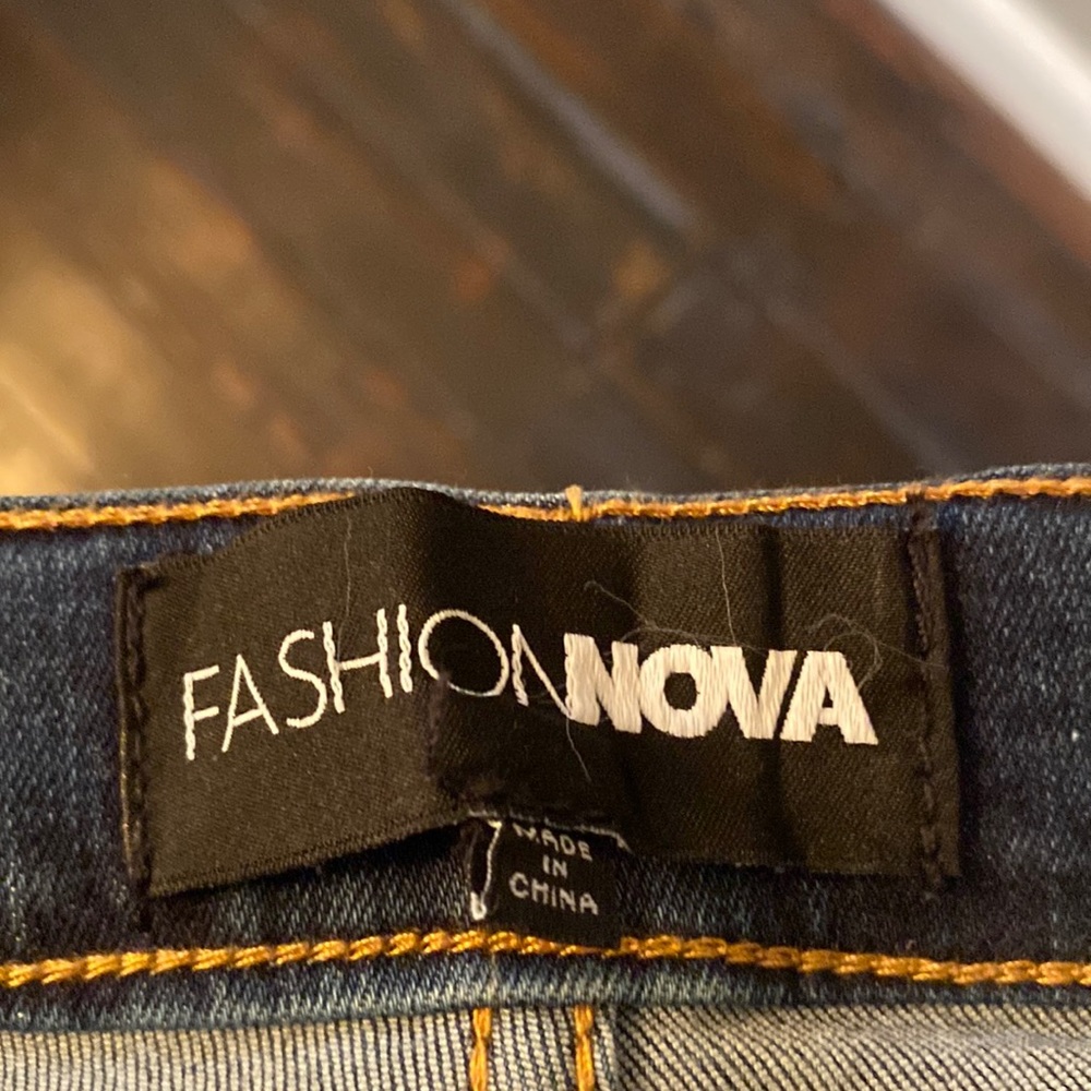 FASHION NOVA JEANS SIZE 9